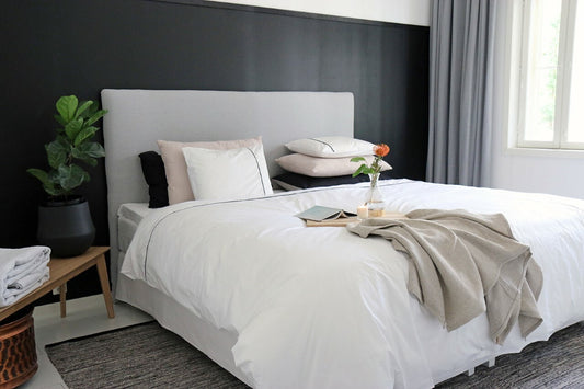 Sängynpäätyhuppu – Napakka vaalea harmaa | Mittatilaus mahdollinen