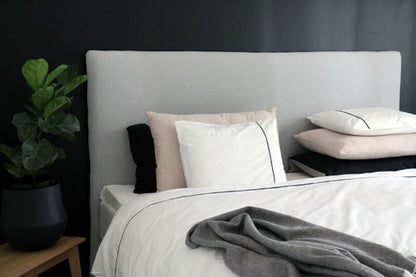 Sängynpäätyhuppu – Napakka vaalea harmaa | Mittatilaus mahdollinen